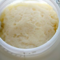 廠家供應(yīng) 乳膠發(fā)泡高濃度白色膏狀固體油酸鉀 山東鵬鑫