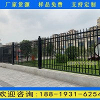 佛山圍墻鋅鋼護(hù)欄網(wǎng)工廠 熱鍍鋅圍墻圍欄 工業(yè)園鐵藝防爬欄桿